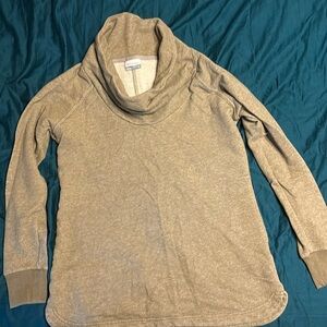Columbia sweatshirt in size M.